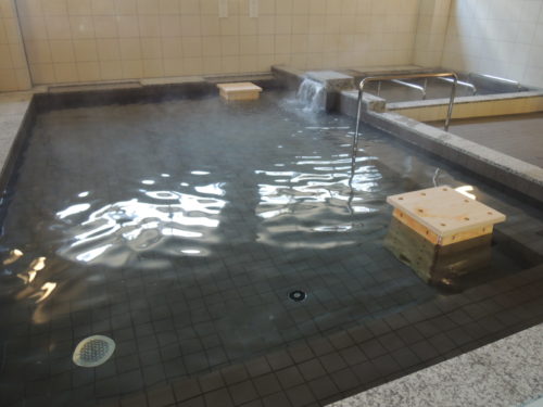 宿泊施設に置き型人工温泉
